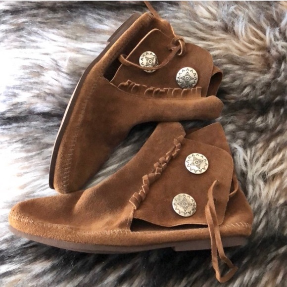 FREE PEOPLE x Minnetonka 2 Button Concho Moccasins - Picture 9 of 10